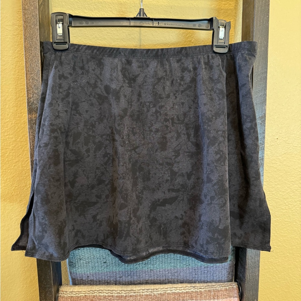 STUNNING one piece suit with matching swim skirt, size large, unique & sexy. ๐ - Picture 12 of 13